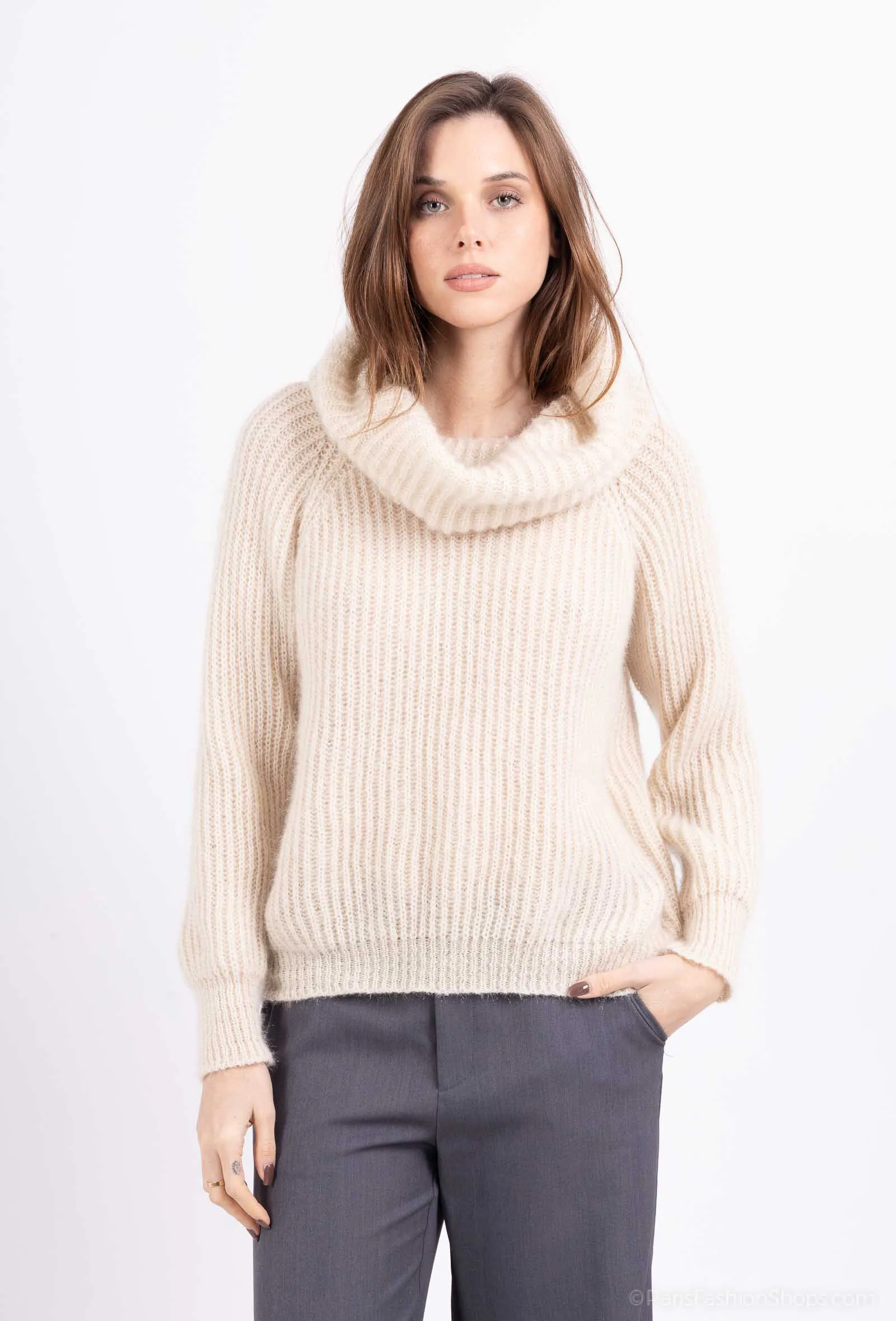 Gestrickte Pullover mit Wasserfallausschnitt