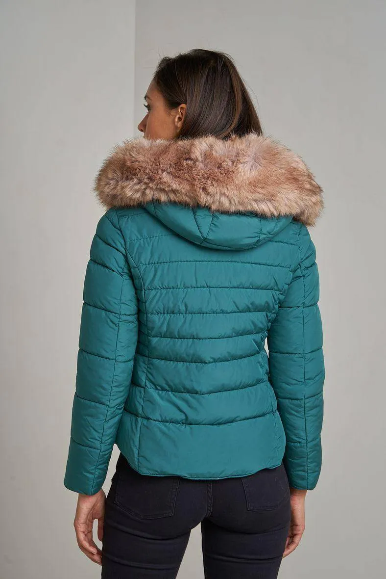 Kurze Daunenjacke, Kunstpelzkapuze