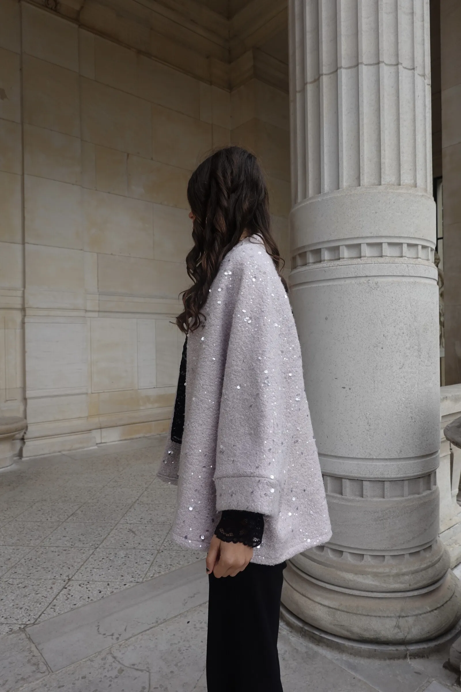 Offene Jacke im Kimono-Stil aus Wolle mit Pailletten und langen Ärmeln