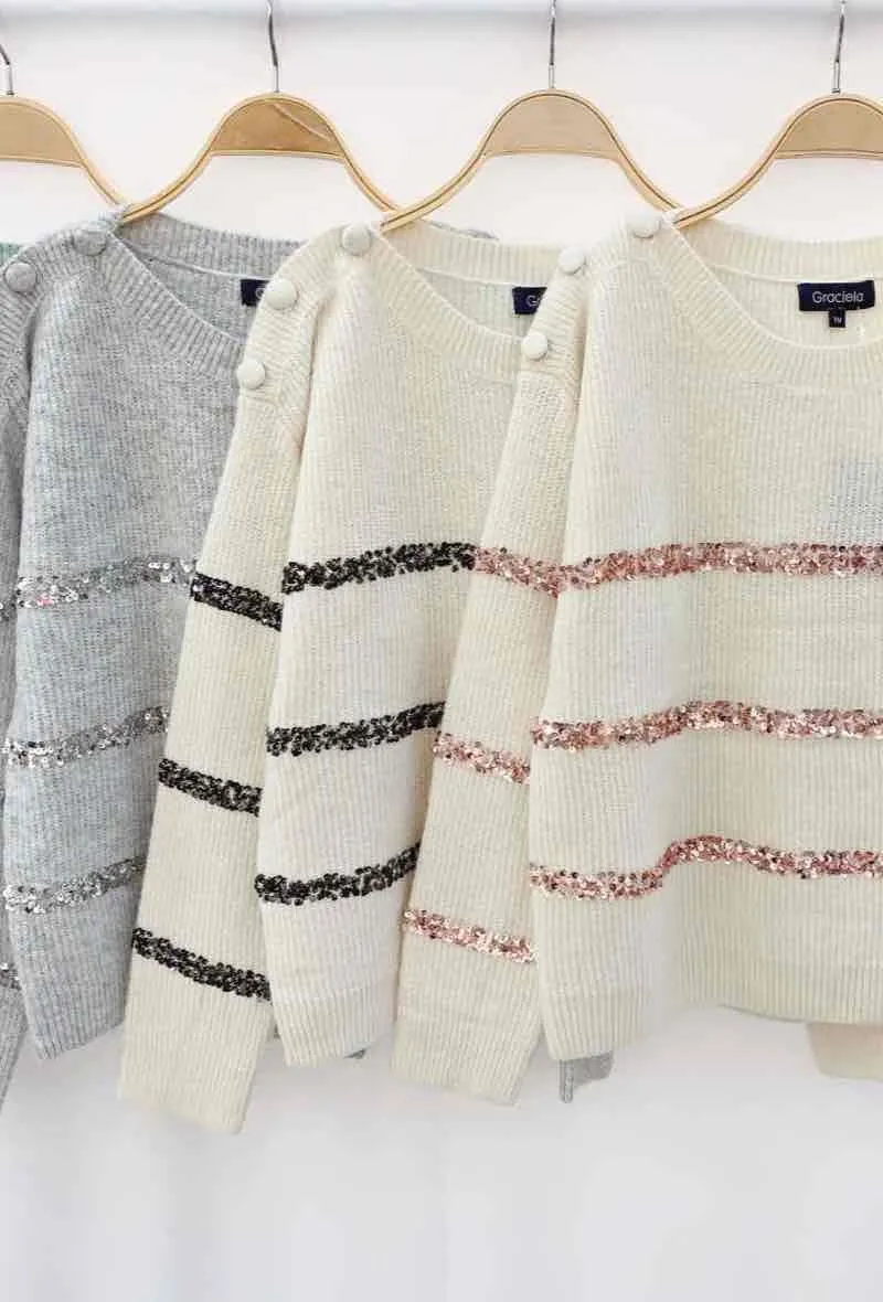 Pullover mit glitzernden Paillettenlinien. U-Boot-Ausschnitt mit Knöpfen