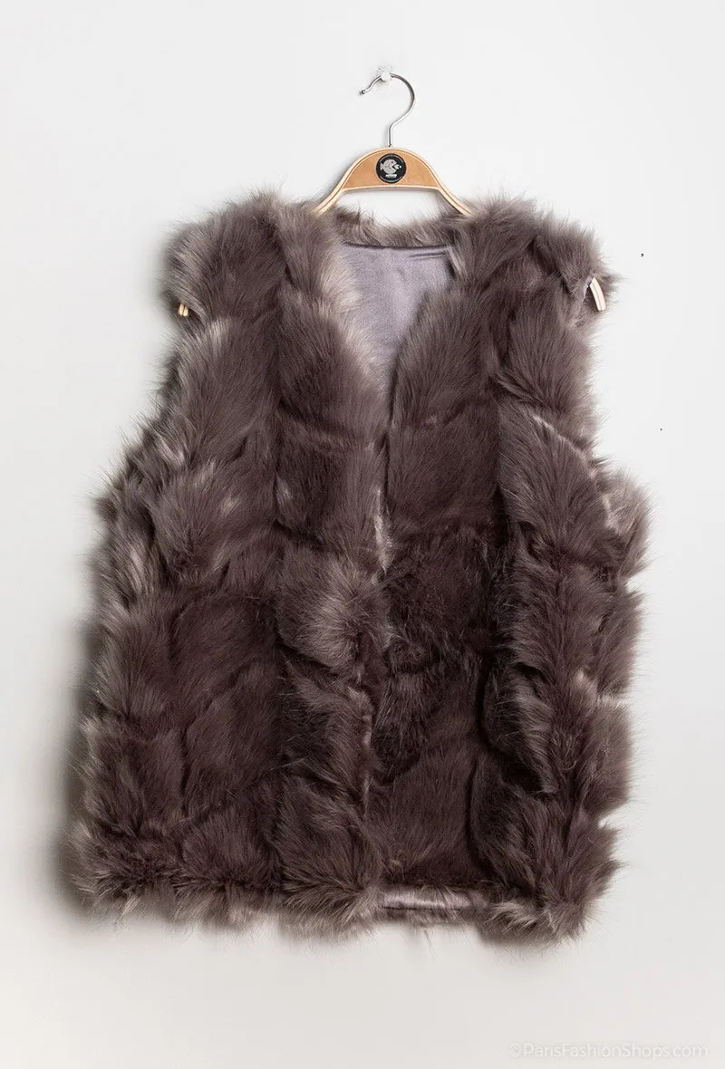 Sleeveless jacket in fur with striped effect